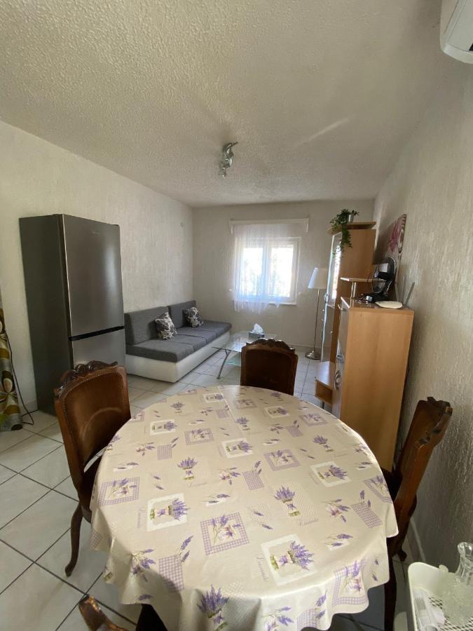 Toni&Megi Apartment Єсенице Екстер'єр фото